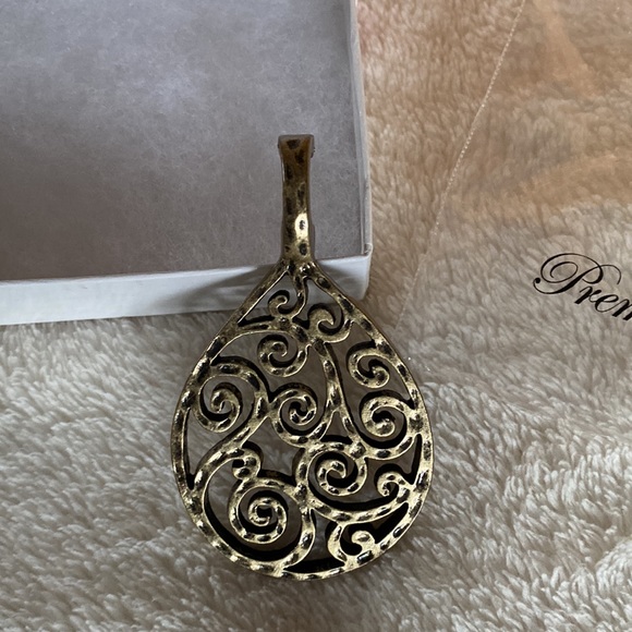 Premier Designs Statement hinged pendant - Picture 1 of 12